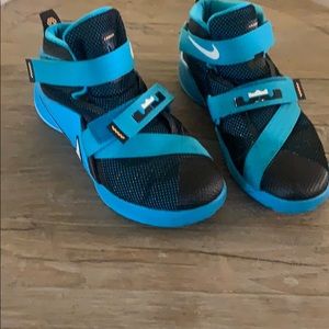 Lebron James Nike Boys Basketball Shoes